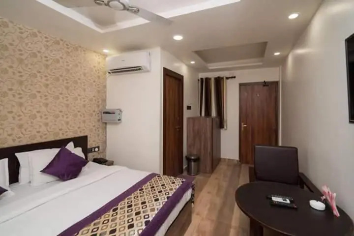OYO 8961 Hotel RR Palace