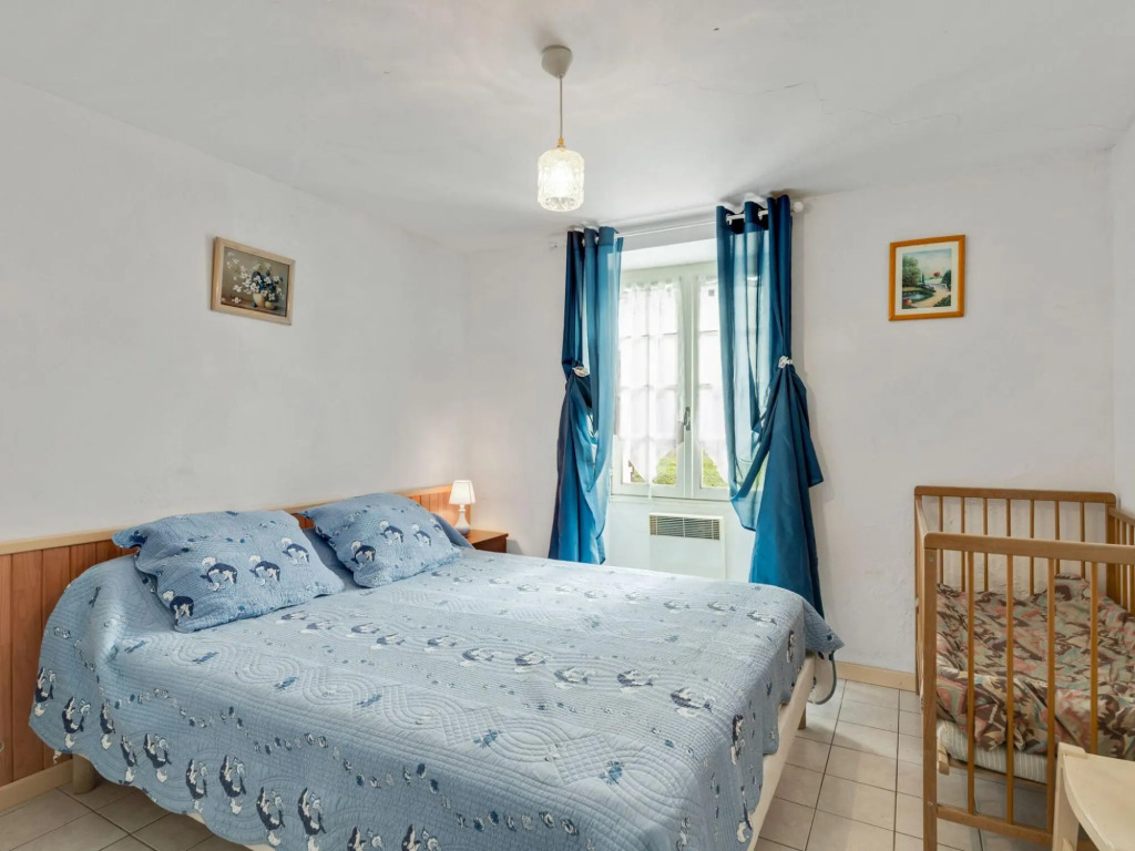Luxurious Holiday Home in Cendrieux with Garden House