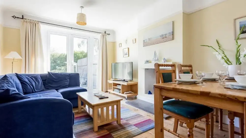 Woodstock in Poole With 2 Bedrooms and 1 Bathrooms