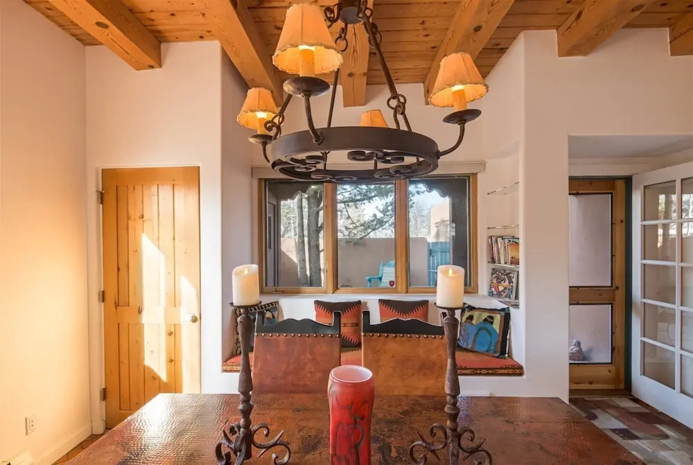 Serenidad - Delightful Vacation Home, Walk to The Plaza and Canyon Rd