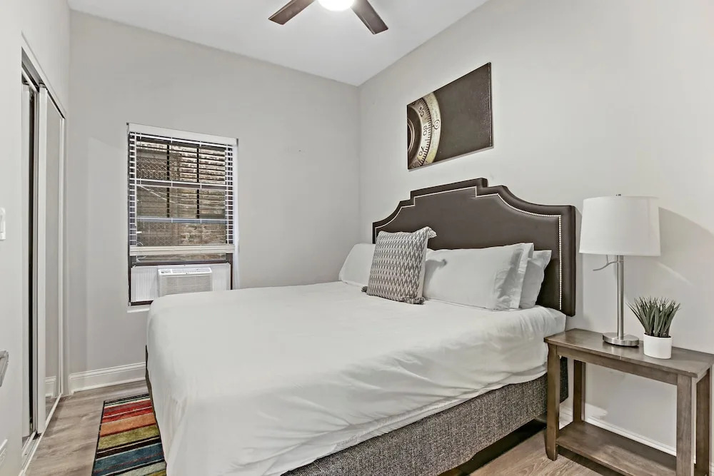 3BR Comfy Apt in Logan Square