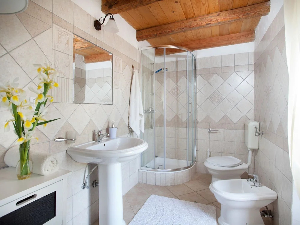 Beautiful villa for 10 persons in a quiet area with private pool, beach at 10 km