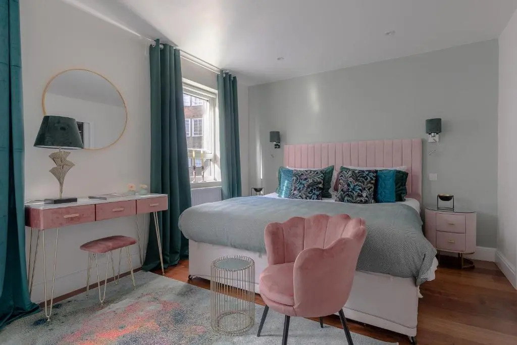 Notting Hill & Hyde Park EXCLUSIVE WEST-END SERENE DESIGNER FAMILY HOME 5Bed4bath
