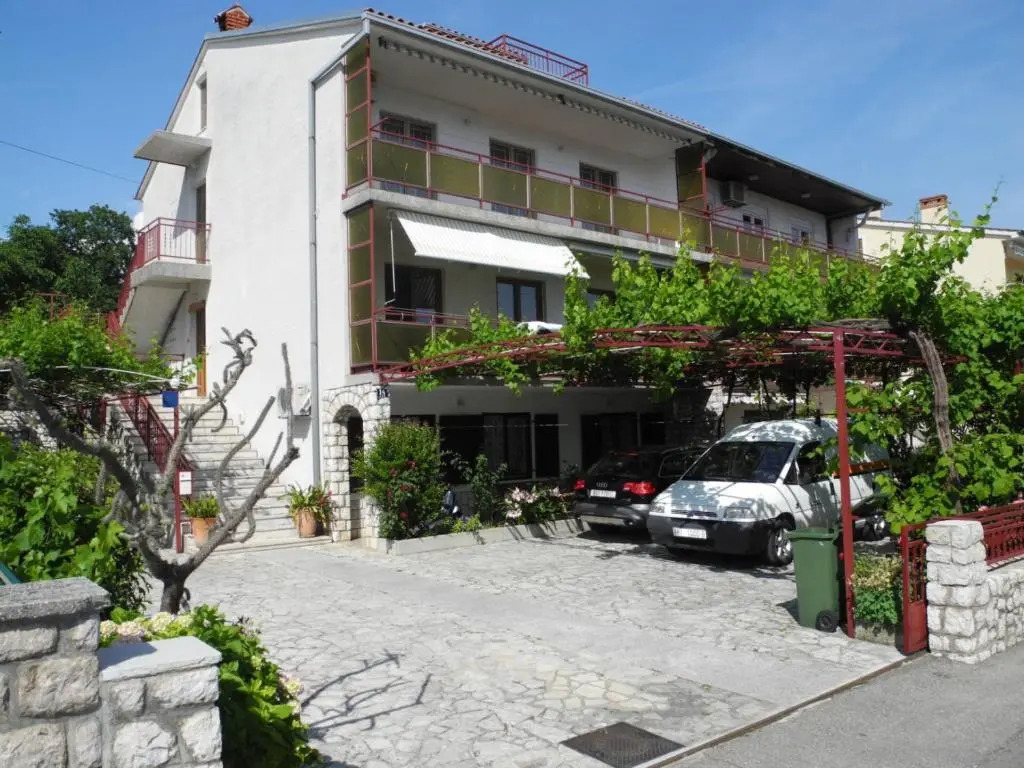 Apartment Andrija 21 pax