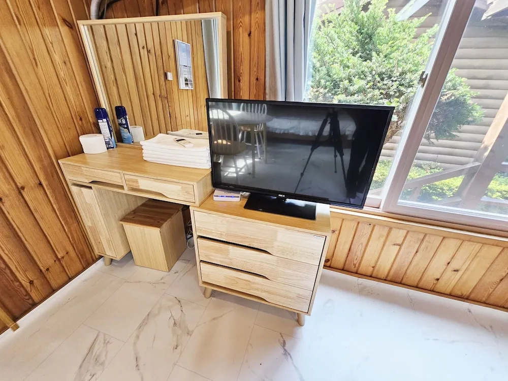 Seogwipo Baelritongnamubilriji Pension