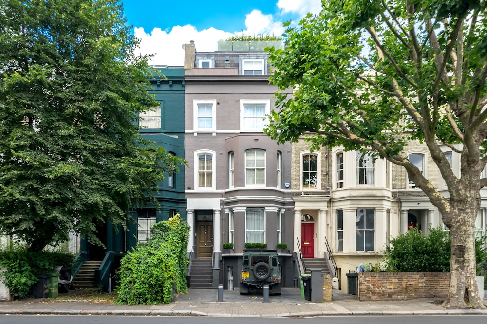 JOIVY Stylish 2-Bed Flat W/ Private Garden In Notting Hill,