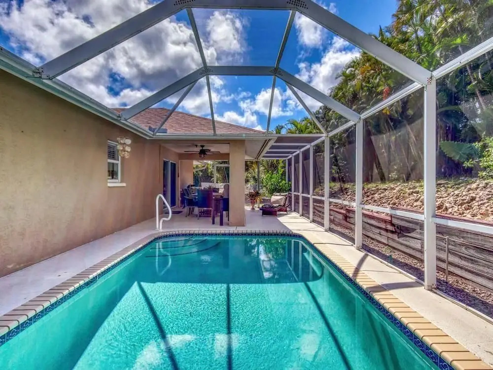 Quiet Inland Home With Pool, two Queen Beds and Grill