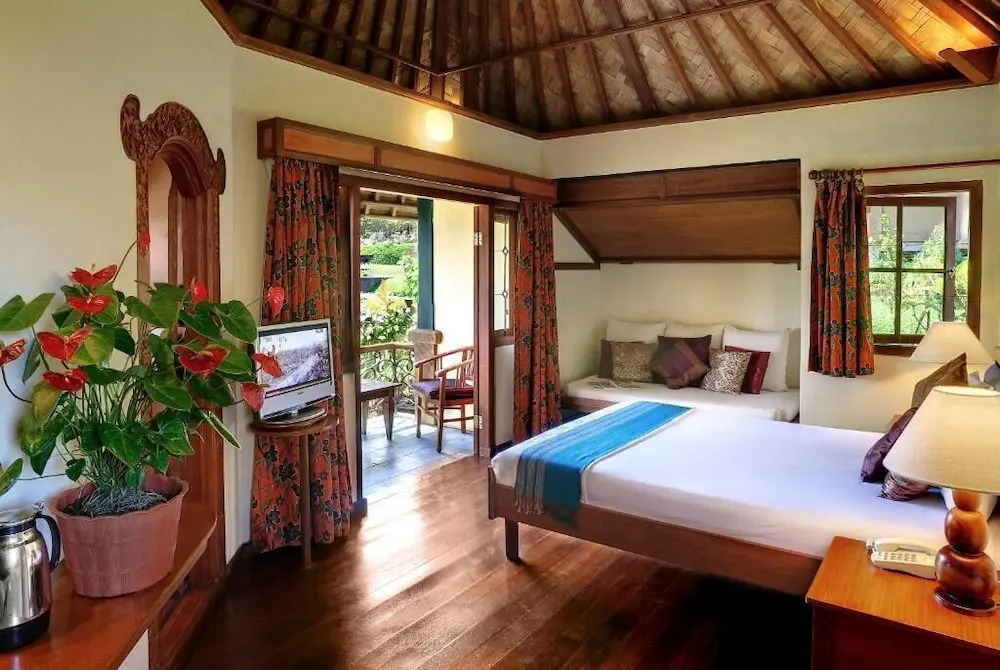 Strawberry Hill Hotel & Restaurant