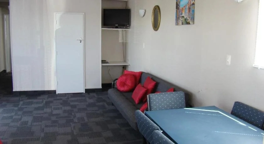 Colonial Cottage Motel