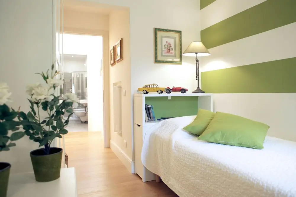 Elegant and Cozy City Center for 5 - Two Bedroom Apartment, Sleeps 5