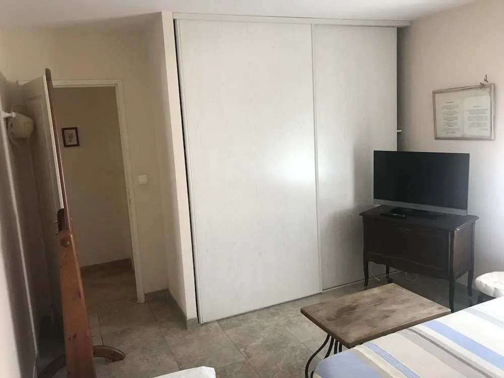 Chambre 2 Beziers Villeneuve