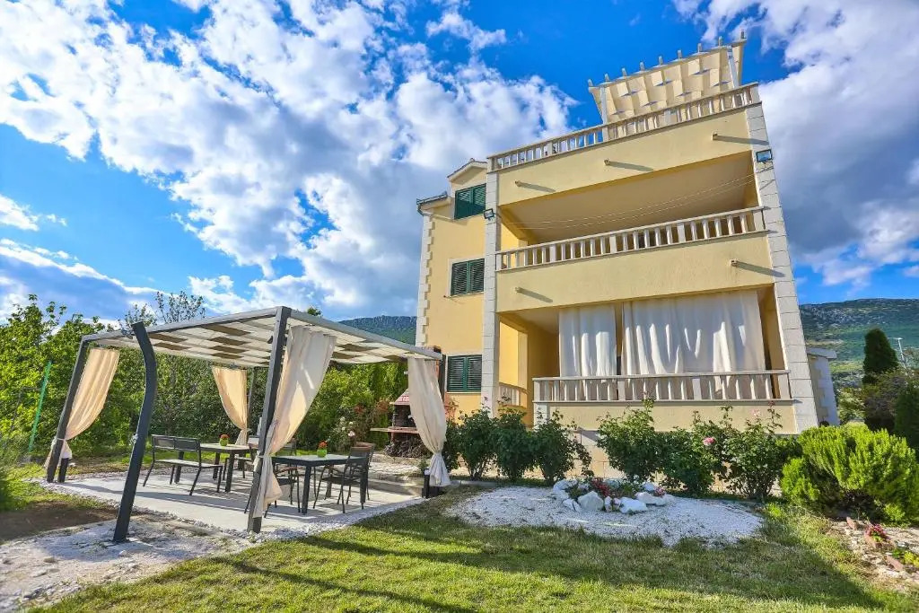 Apartments Maris