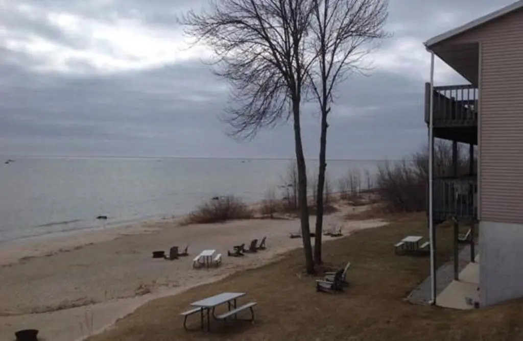 Algoma Beach Motel