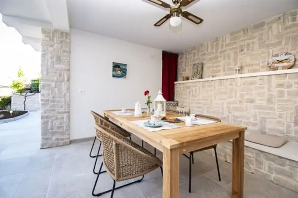 Charming 3-bed House in Tribunj