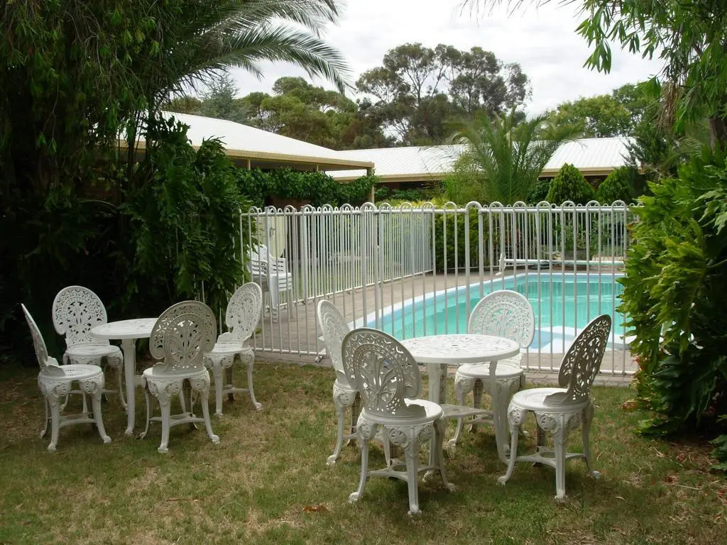 Roundhouse Motel