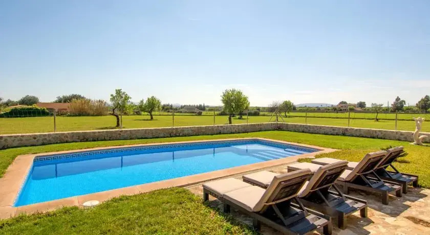 Holiday in Mallorca Family Finca with Pool