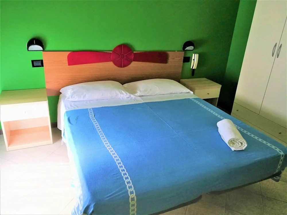 Sunflower Surf Youth Hotel