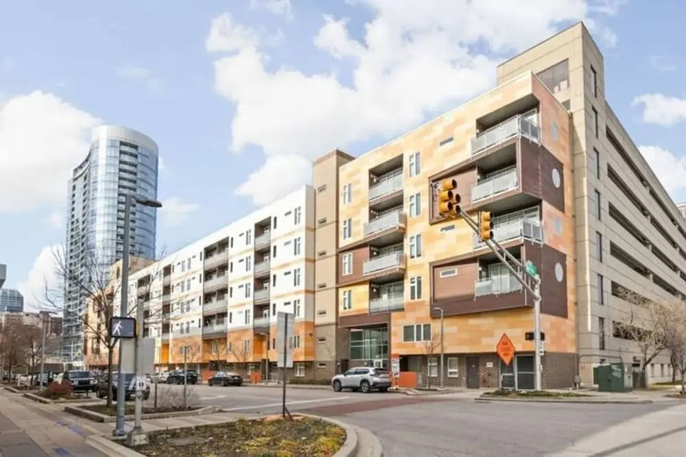 CozySuites TWO Stylish Apts Monument Cir