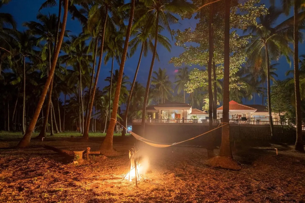 Casa Del Mer by StayVista - Nearby beach with, sea-view rooms & coconut farm