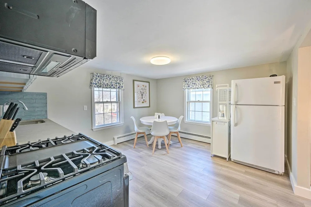Lovely Rockport Apartment, Walk to Beaches!