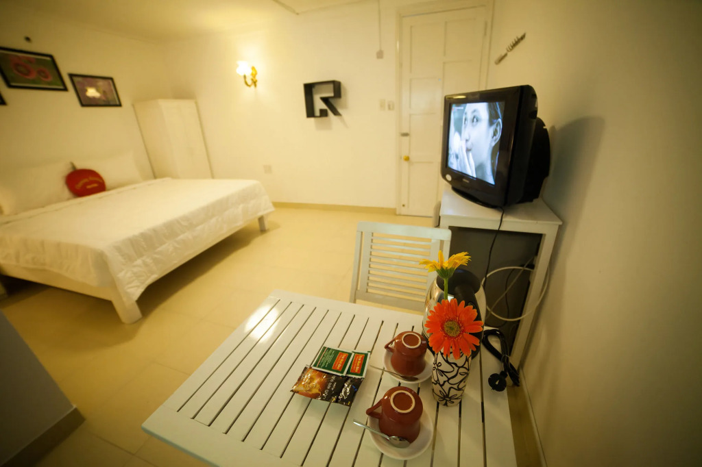 Charming Riverside Hotel