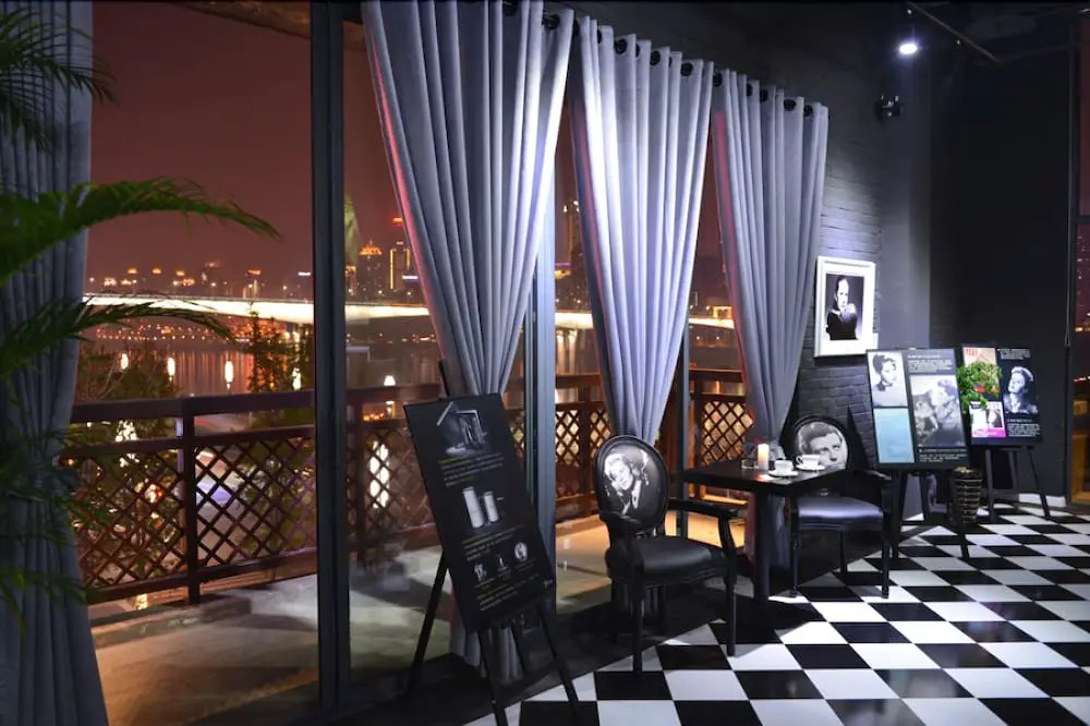 Air Hotel