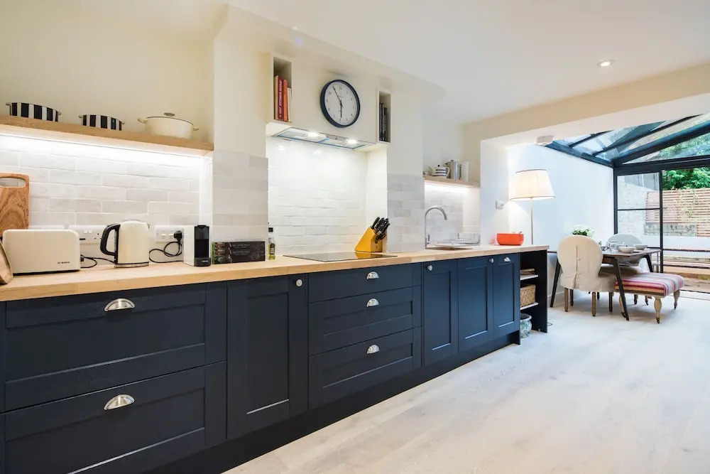 Quiet Classical/modern Designer Garden Flat