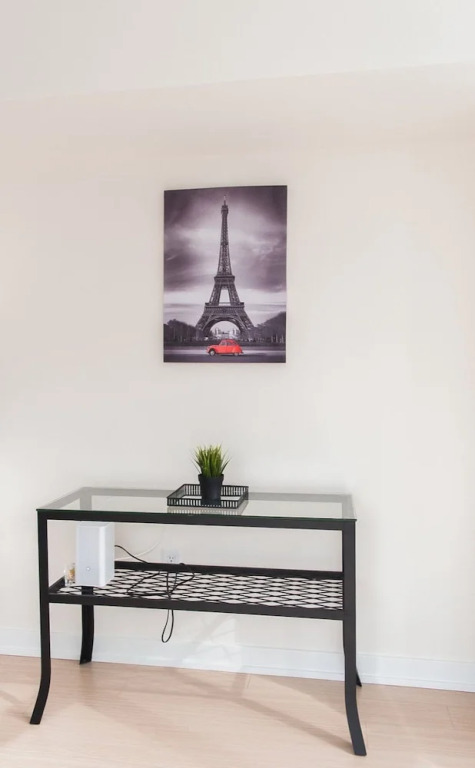 N2N Suites - Downtown Lake & City View offered by Short Term Stays