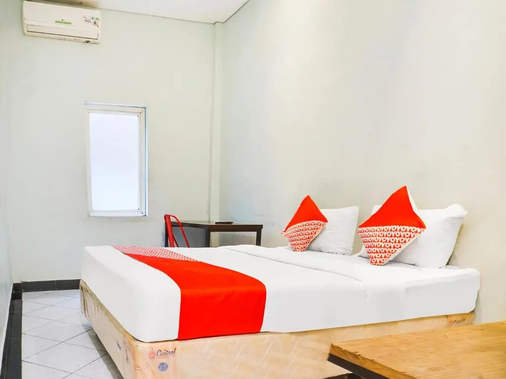Hotel O Makassar near Mall Panakukkang formerly Sayang Home Stay