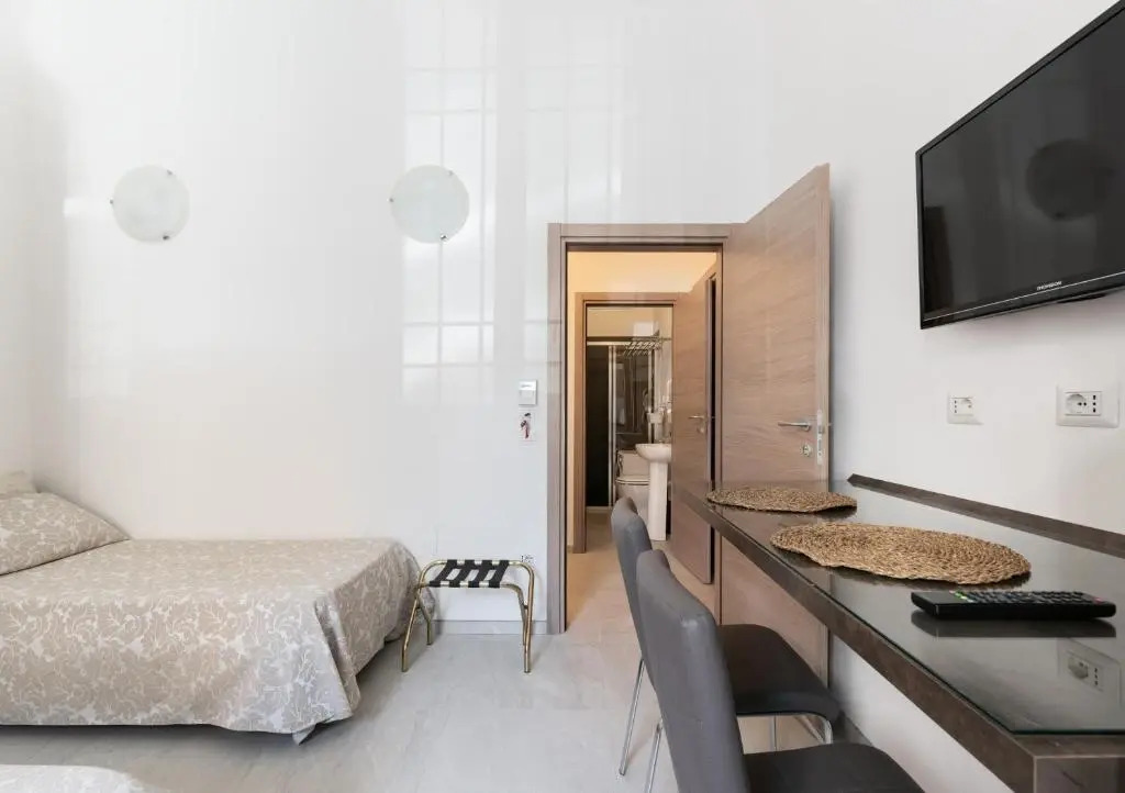 APARTMENT 20