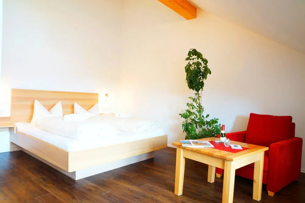 Seehotel und Appartements Schnöller