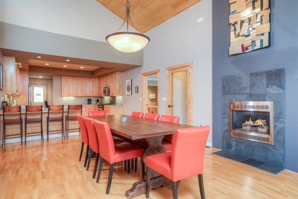 Chic 3BR in Truckee Tahoe Donner Access by RedAwning