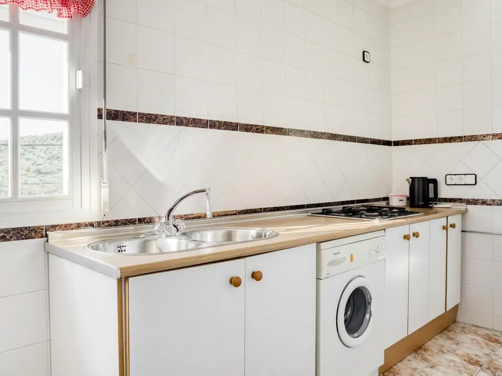 Quaint Holiday Home in El Bosque near Forest