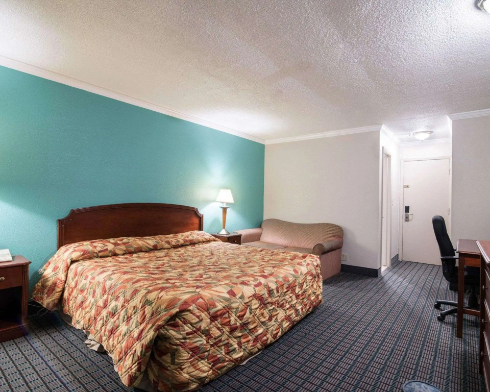 Rodeway Inn Syracuse Carrier Circle
