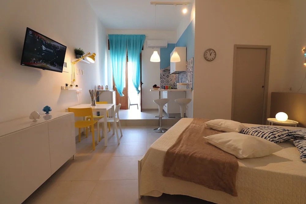 Casa Maya Modern Open-space Apartment Steps From Otrantos Seafront