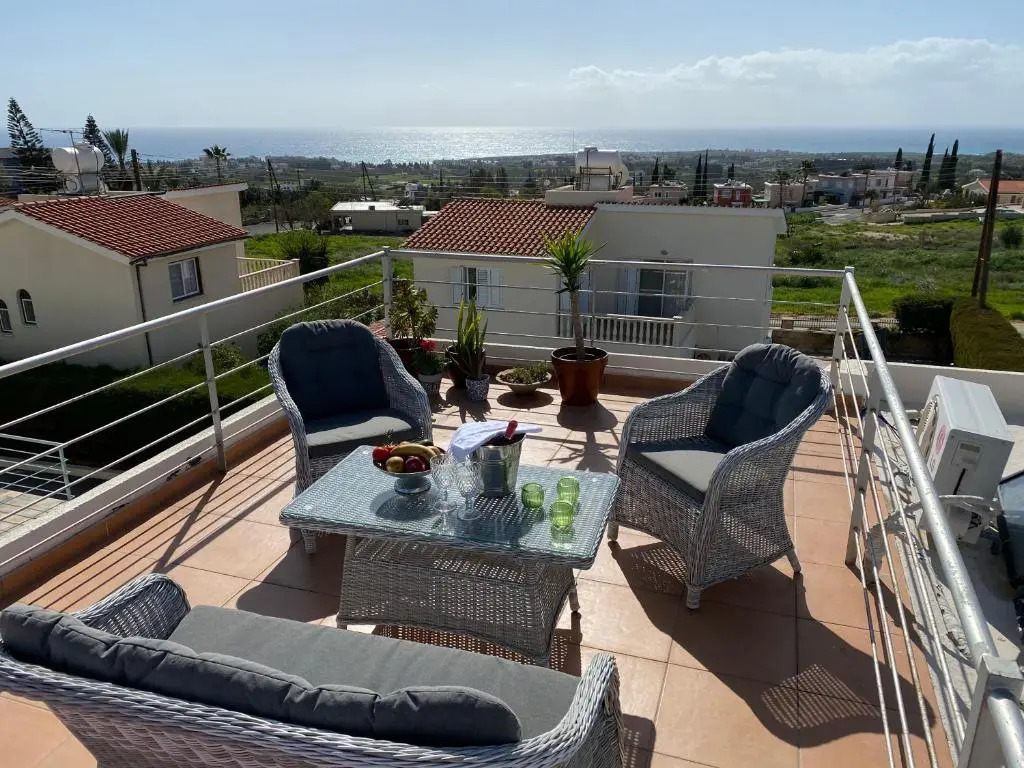2 Bedroom Roof Terrace & Sea View Apartment