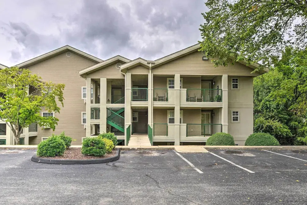 Family Resort Condo w/ Perks in Branson!