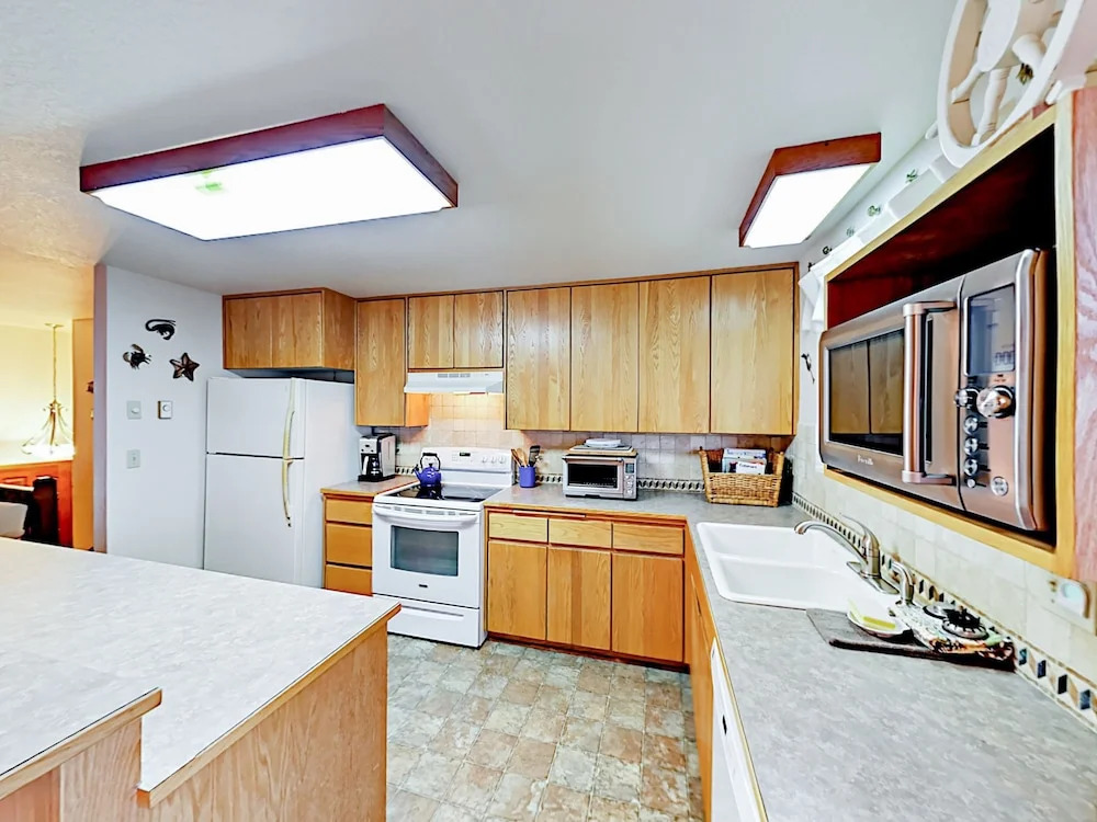 1235 NW Spring St Home