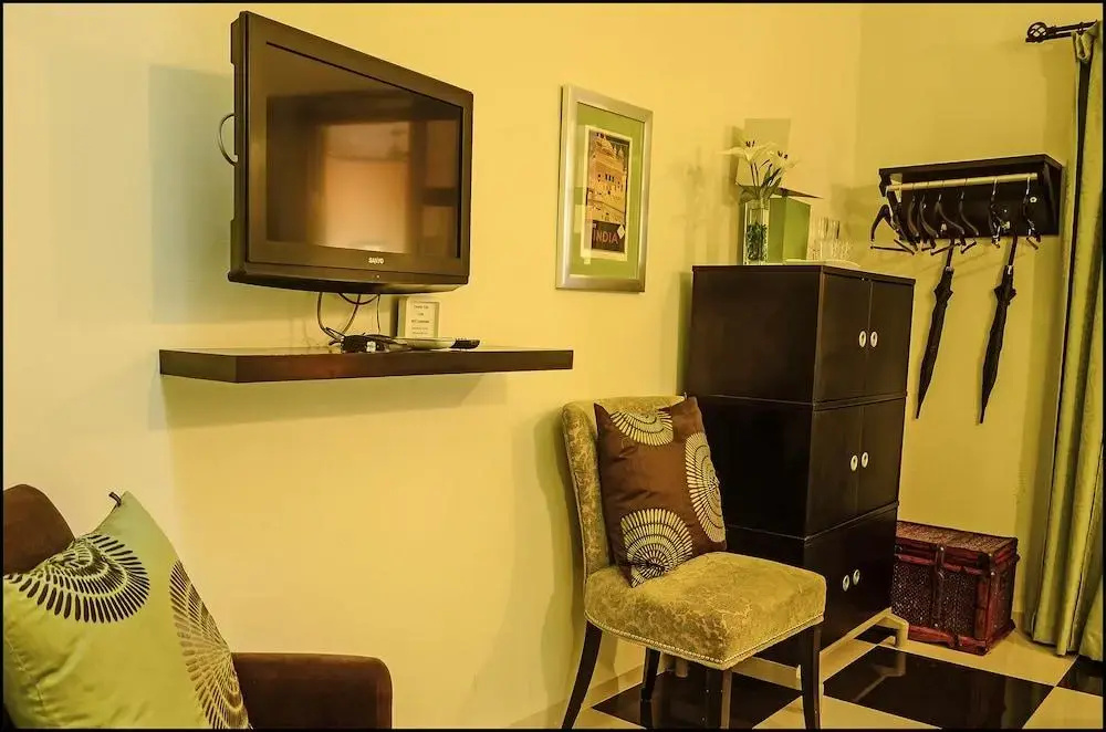 Ochenta Y Dos Bed & Breakfast & Spa