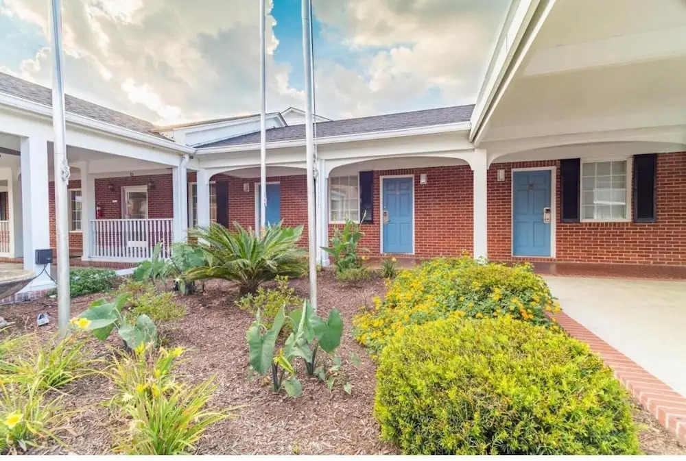 Winton Inn & Suites