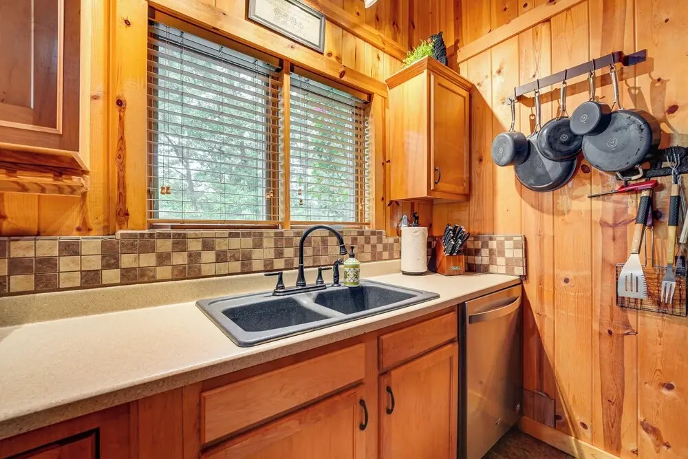 Relax Fireside! Hot Tub Haven on Table Rock Lake