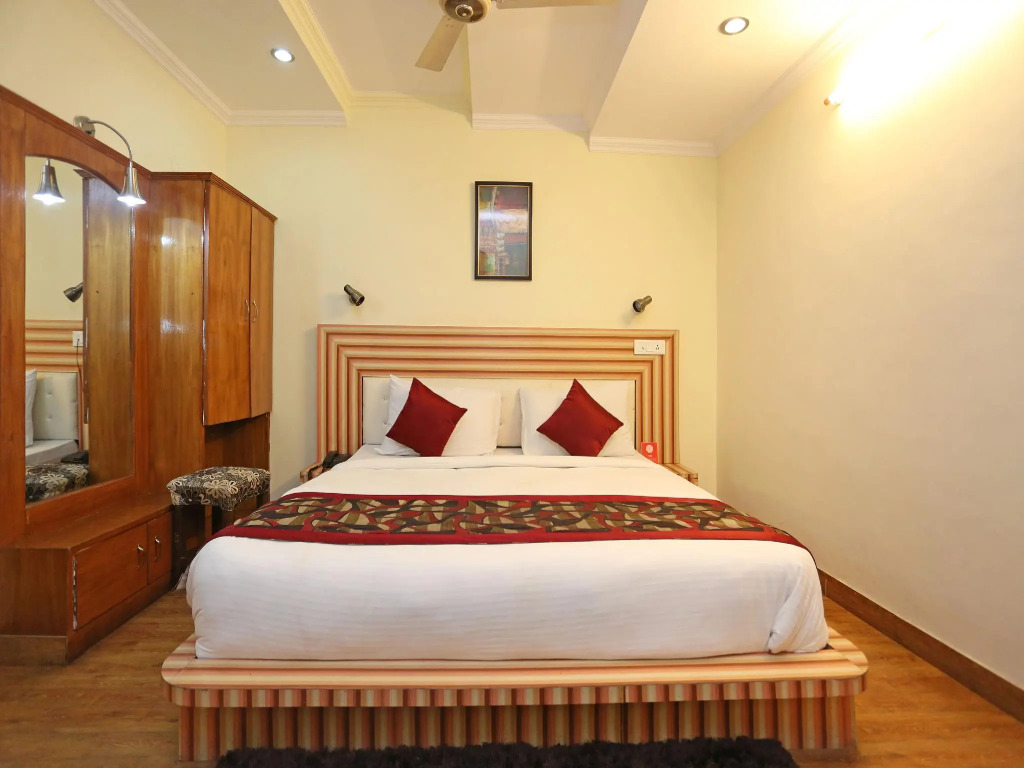 OYO 4889 Hotel Moon 2