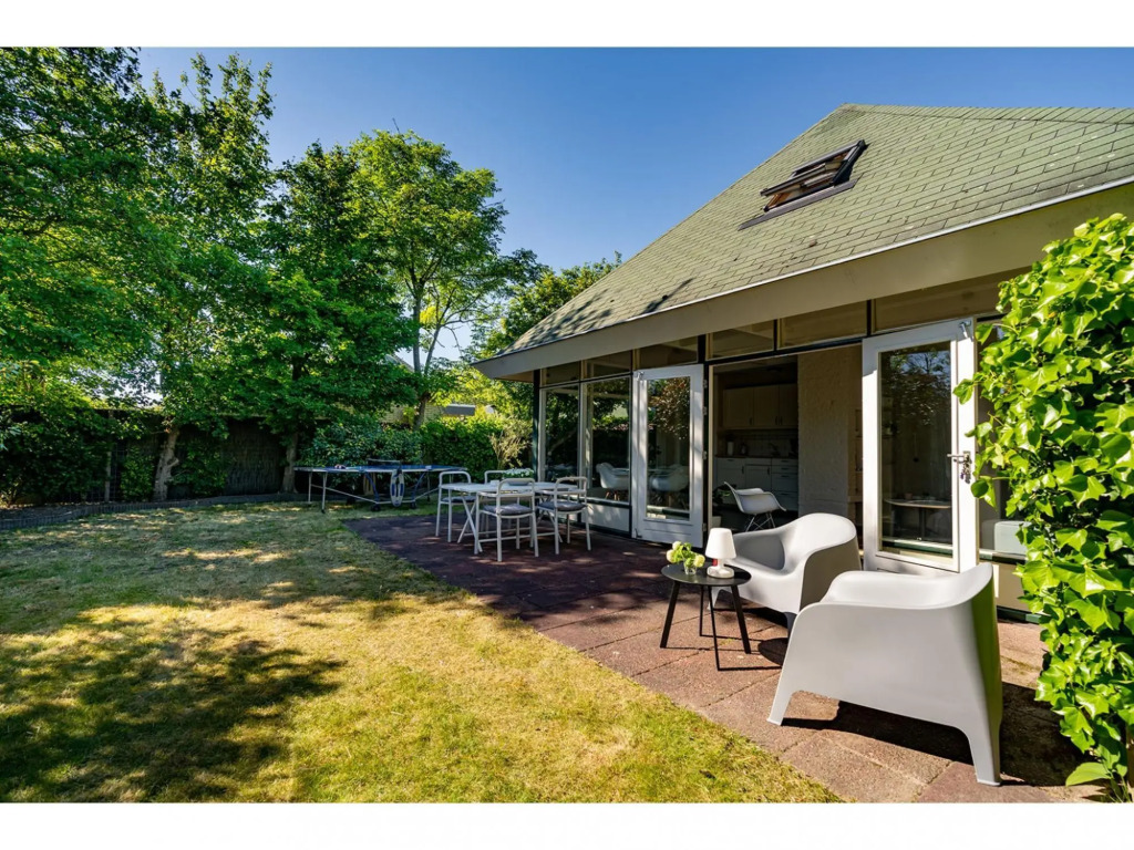 Holiday home 10 minutes by bike from the beaches of Ouddorp
