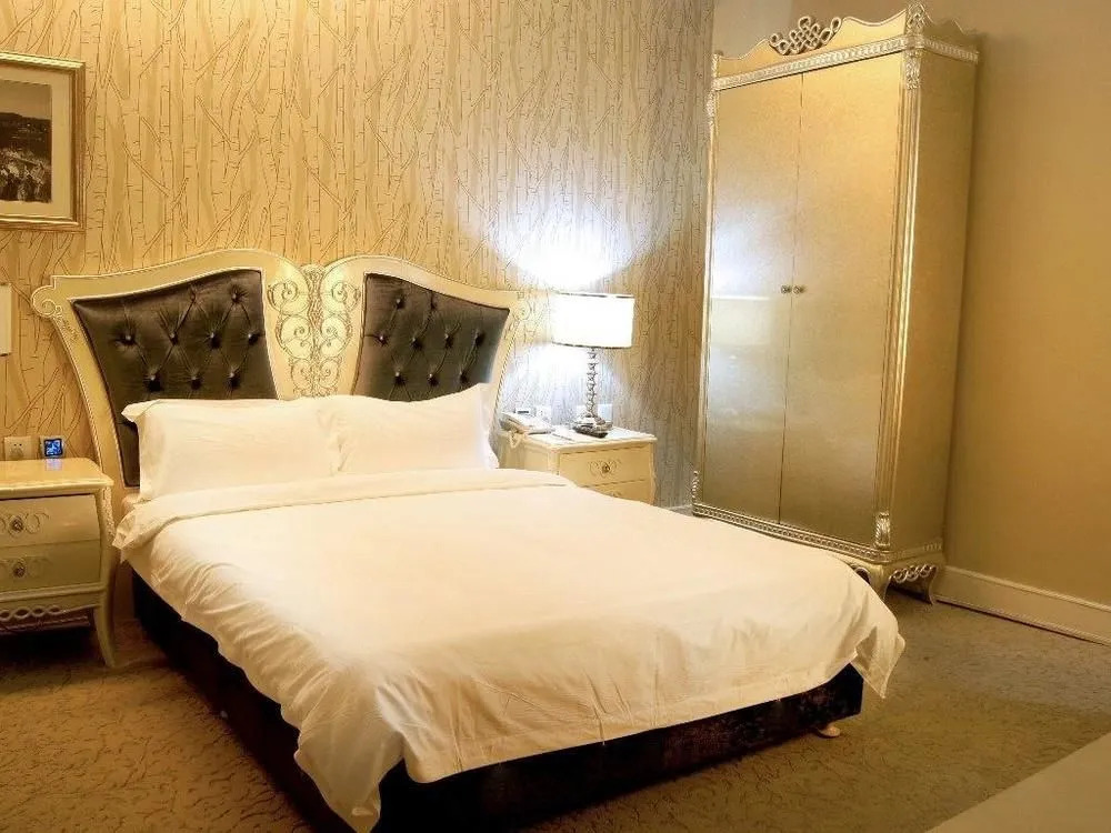 Luoyang Bohemia Hotel