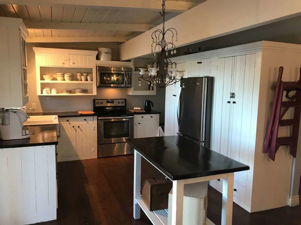 4 B/R Oceanfront Home - Estate Property Hot Tub/ Stairs to Beach