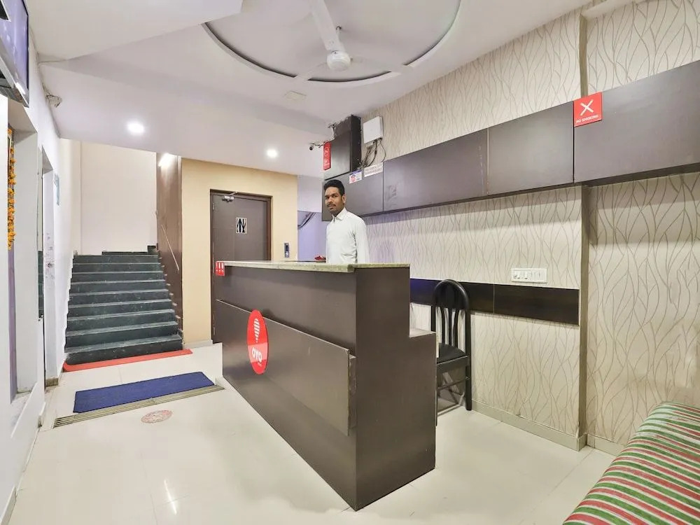 OYO Flagship 711 Hotel Crystal
