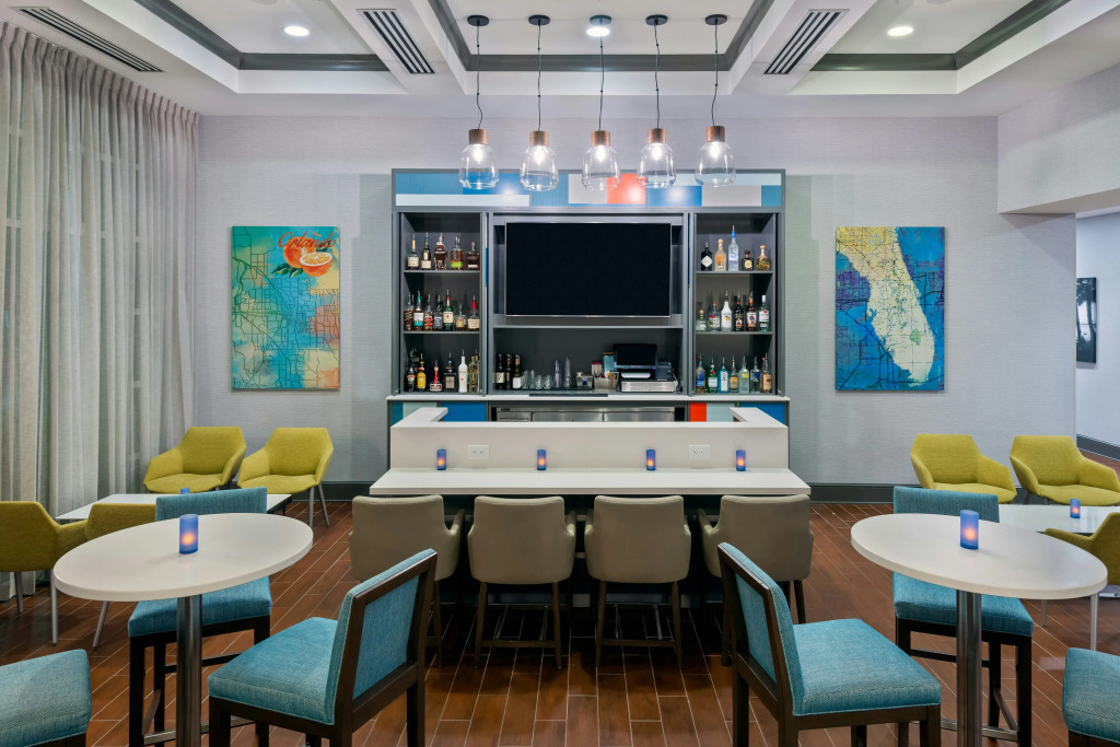 Hampton Inn & Suites Orlando Airport at Gateway Village