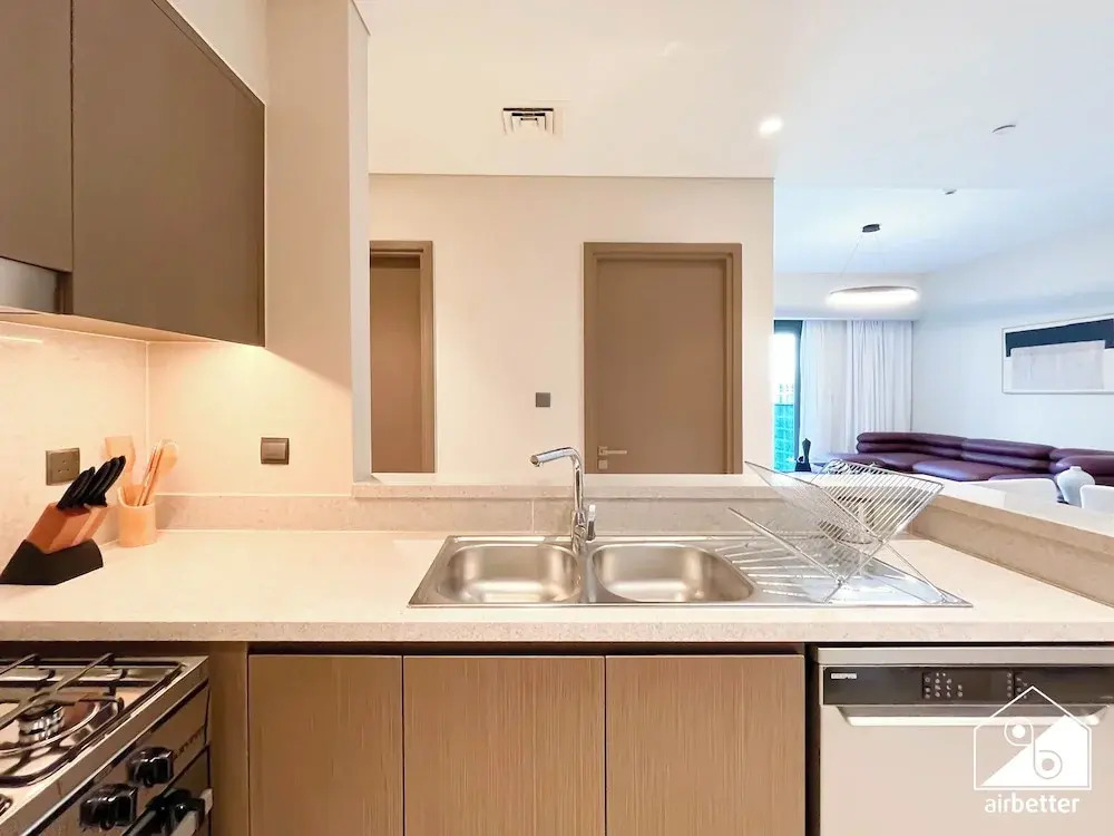 Skyline Elegance Fountain View 3BR in Downtown