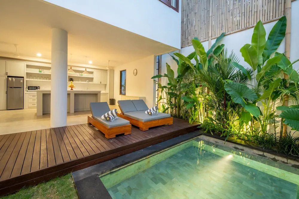 4BR Luxury Modern Contemporary Villa in Canggu
