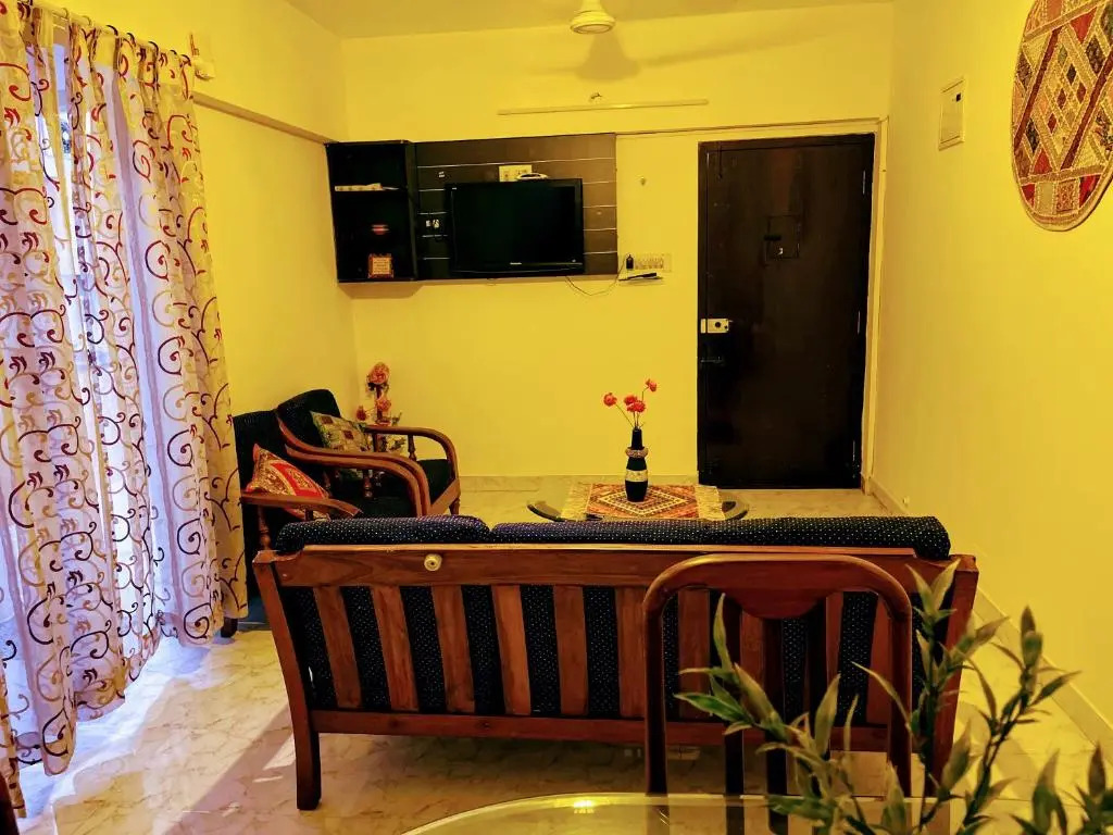 Artistic 2BHK in the downtown close to everything